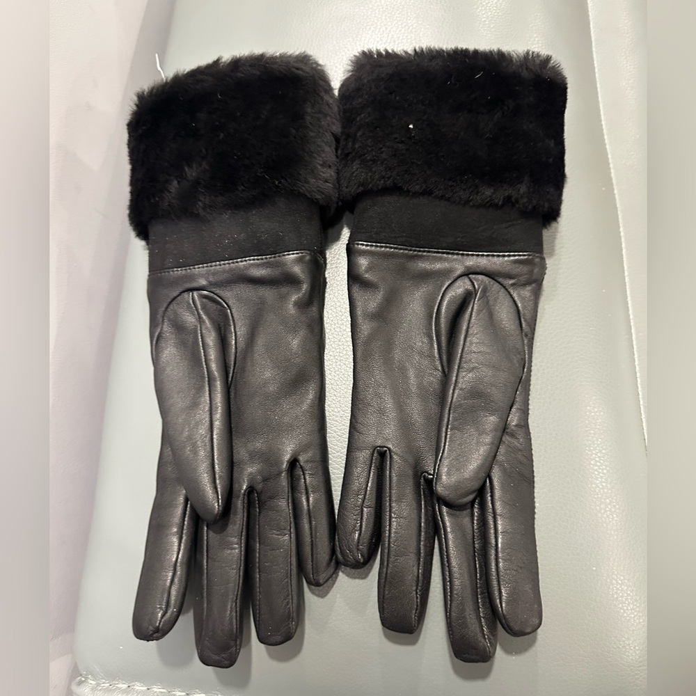 UGG Black Leather Shearling Gloves - Picture 2 of 7